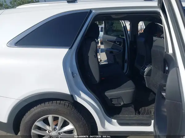 5XYPGDA56JG419767 2018 KIA SORENTO - Image 8