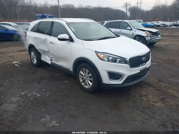 5XYPGDA56JG423298 2018 KIA SORENTO - Image 1