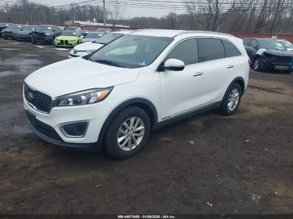 5XYPGDA56JG423298 2018 KIA SORENTO - Image 2
