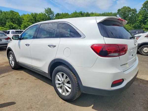 5XYPGDA56KG446498 2019 KIA SORENTO - Image 2