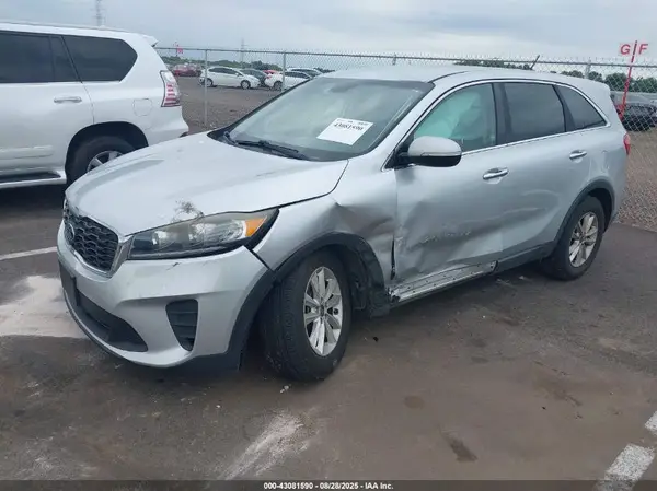 5XYPGDA56KG44950 2019 KIA SORENTO - Image 2
