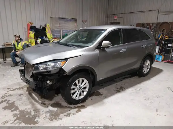 5XYPGDA56KG449840 2019 KIA SORENTO - Image 2