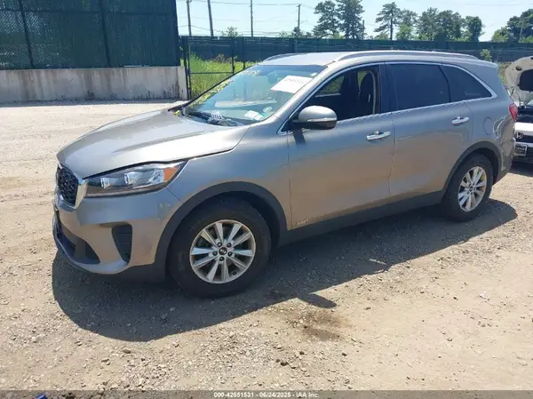 5XYPGDA56KG451202 2019 KIA SORENTO - Image 2