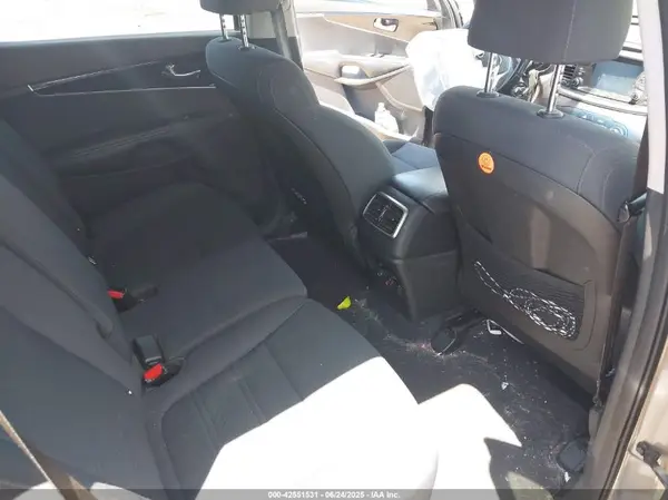 5XYPGDA56KG451202 2019 KIA SORENTO - Image 8