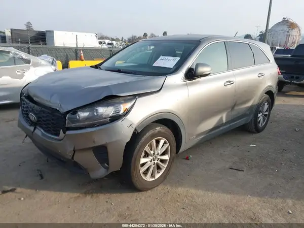 5XYPGDA56KG458764 2019 KIA SORENTO - Image 2