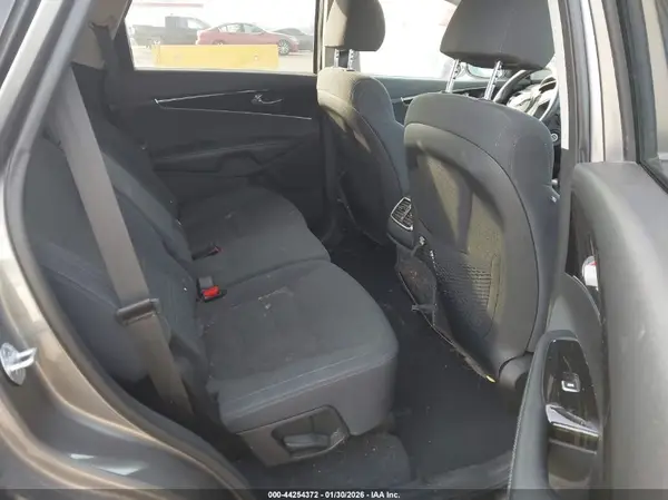 5XYPGDA56KG458764 2019 KIA SORENTO - Image 8