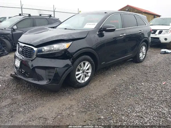 5XYPGDA56KG463477 2019 KIA SORENTO - Image 2