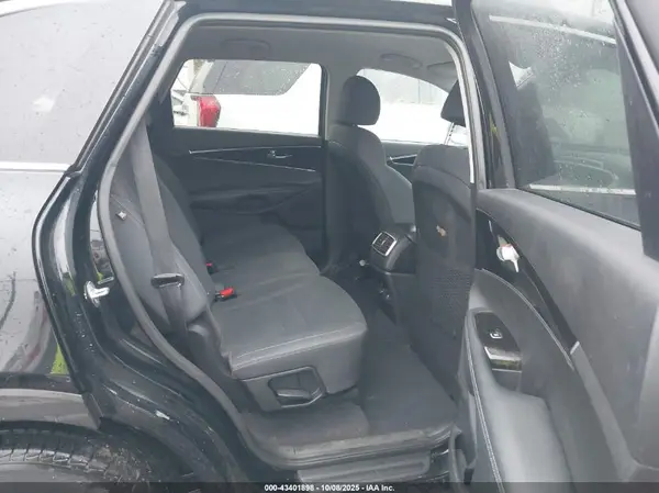 5XYPGDA56KG463477 2019 KIA SORENTO - Image 8