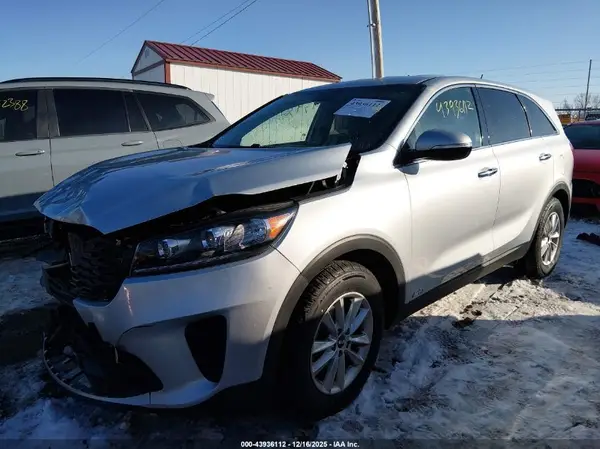 5XYPGDA56KG480697 2019 KIA SORENTO - Image 2