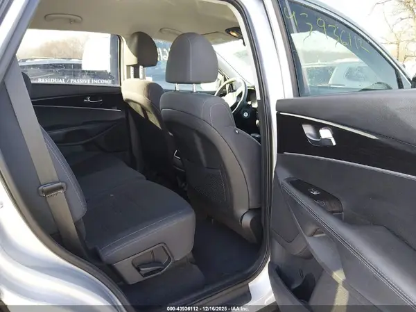 5XYPGDA56KG480697 2019 KIA SORENTO - Image 8