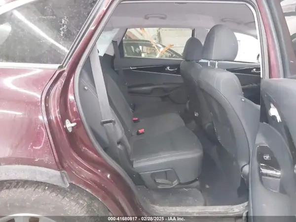 5XYPGDA56KG483373 2019 KIA SORENTO - Image 8