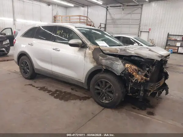 5XYPGDA56KG483440 2019 KIA SORENTO - Image 1
