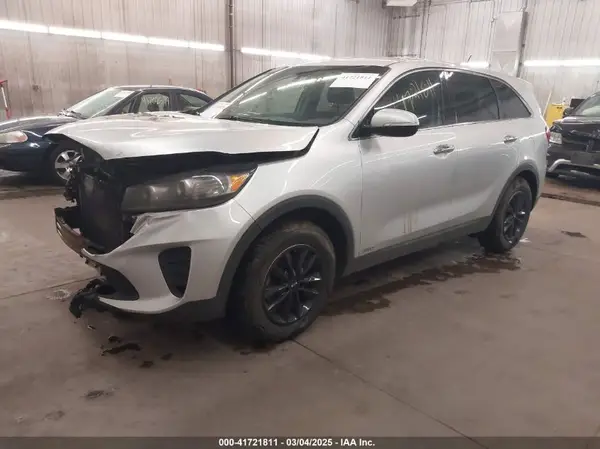 5XYPGDA56KG483440 2019 KIA SORENTO - Image 2