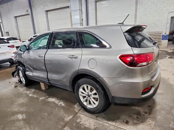 5XYPGDA56KG485740 2019 KIA SORENTO - Image 2