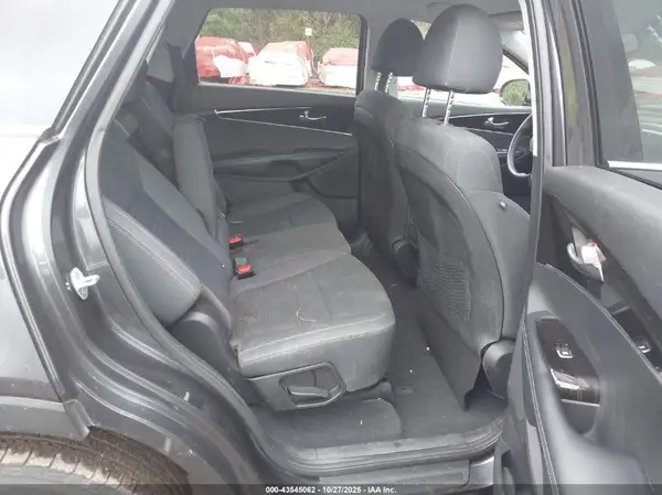 5XYPGDA56KG490081 2019 KIA SORENTO - Image 8