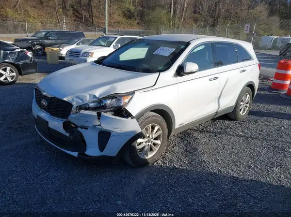 5XYPGDA56KG490811 2019 KIA SORENTO - Image 2