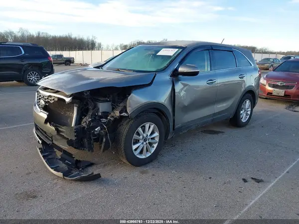 5XYPGDA56KG498665 2019 KIA SORENTO - Image 2