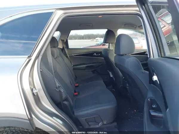 5XYPGDA56KG498665 2019 KIA SORENTO - Image 8