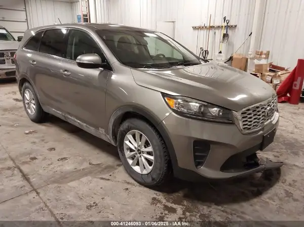5XYPGDA56KG521684 2019 KIA SORENTO - Image 1