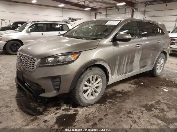 5XYPGDA56KG521684 2019 KIA SORENTO - Image 2