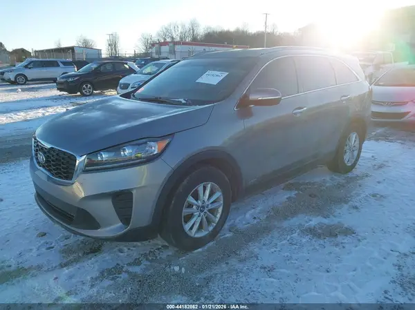 5XYPGDA56KG556404 2019 KIA SORENTO - Image 2