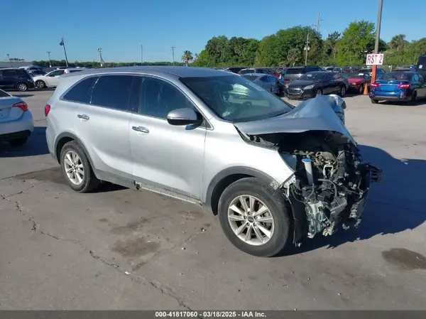 5XYPGDA56KG559934 2019 KIA SORENTO - Image 1