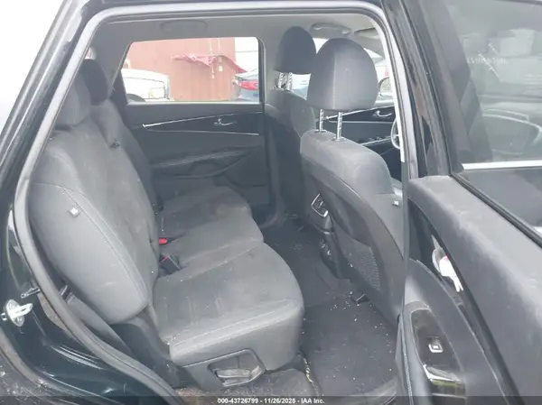 5XYPGDA56KG569184 2019 KIA SORENTO - Image 8