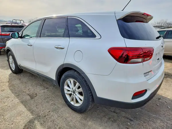 5XYPGDA56KG572103 2019 KIA SORENTO - Image 2