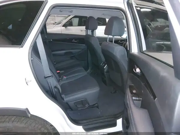 5XYPGDA56KG587247 2019 KIA SORENTO - Image 8