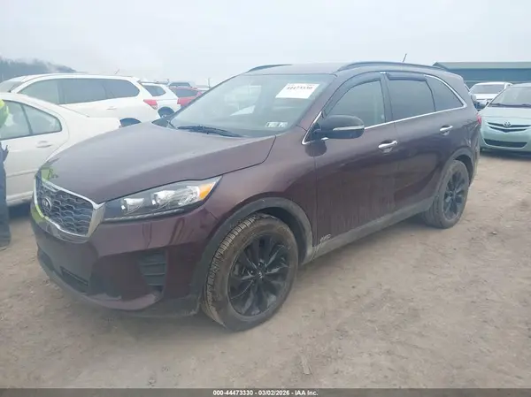 5XYPGDA56LG647657 2020 KIA SORENTO - Image 2