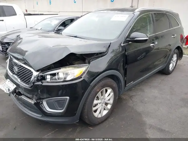 5XYPGDA57GG037286 2016 KIA SORENTO - Image 2