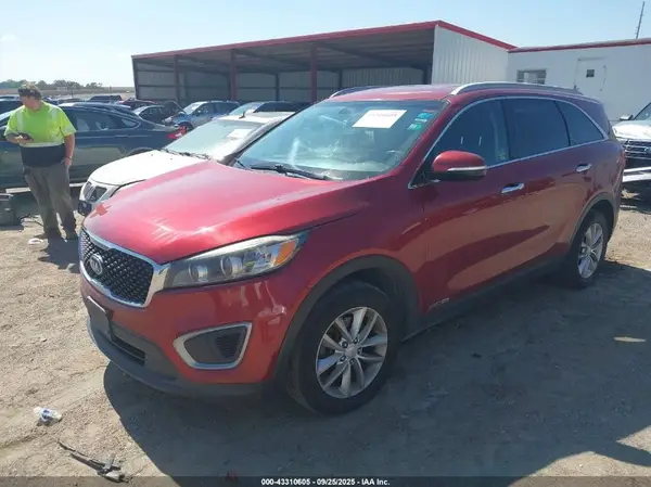 5XYPGDA57GG090618 2016 KIA SORENTO - Image 2