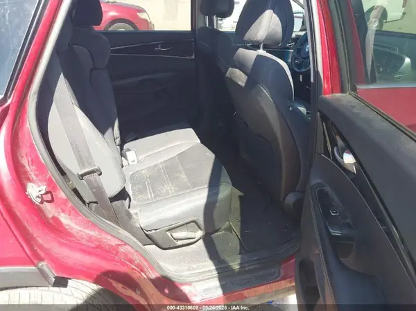 5XYPGDA57GG090618 2016 KIA SORENTO - Image 8