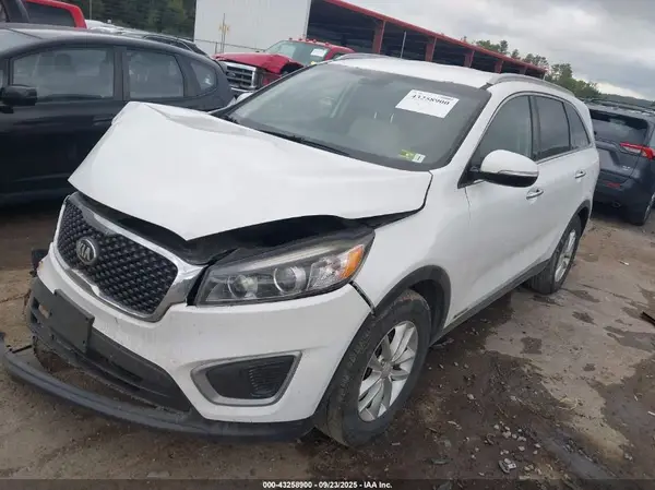 5XYPGDA57GG097357 2016 KIA SORENTO - Image 2