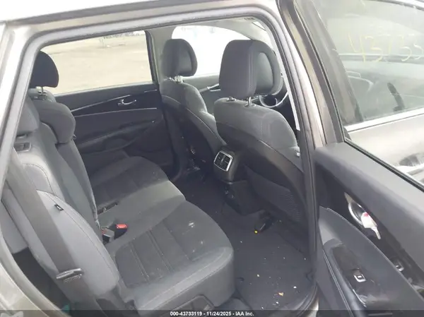 5XYPGDA57GG134987 2016 KIA SORENTO - Image 8