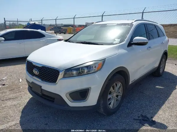 5XYPGDA57GG135377 2016 KIA SORENTO - Image 2