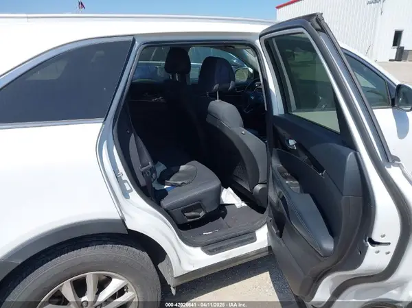 5XYPGDA57GG135377 2016 KIA SORENTO - Image 8