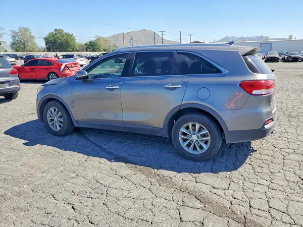 5XYPGDA57GG137811 2016 KIA SORENTO - Image 2