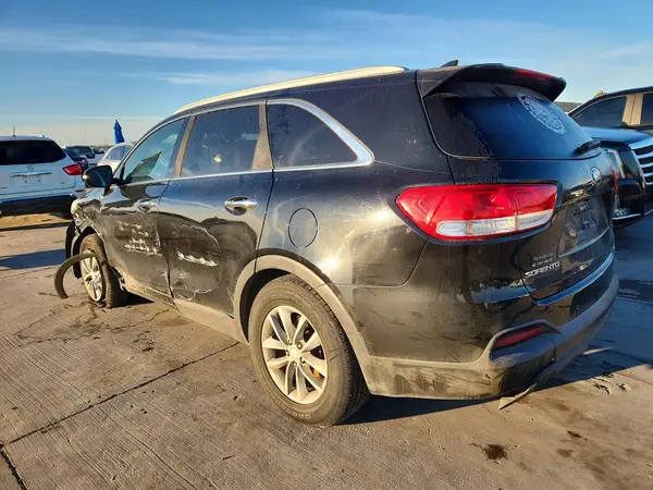 5XYPGDA57GG173661 2016 KIA SORENTO - Image 2