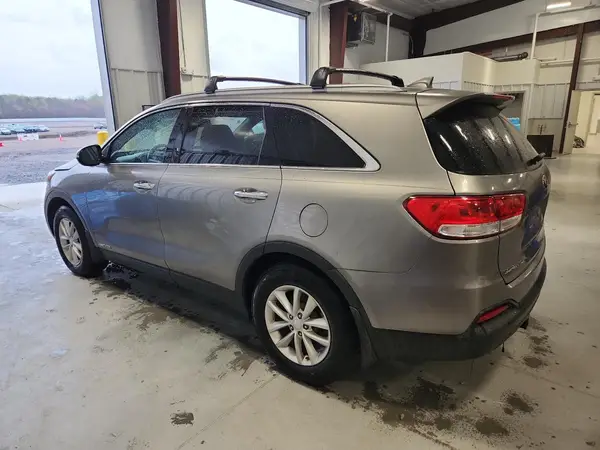 5XYPGDA57GG175085 2016 KIA SORENTO - Image 2