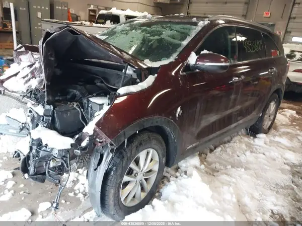 5XYPGDA57GG177371 2016 KIA SORENTO - Image 2