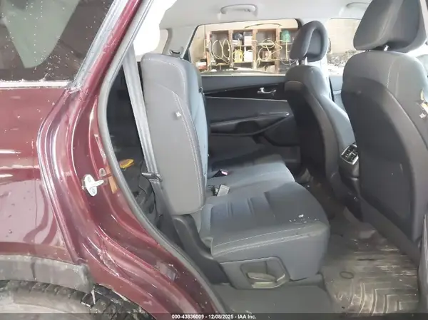 5XYPGDA57GG177371 2016 KIA SORENTO - Image 8