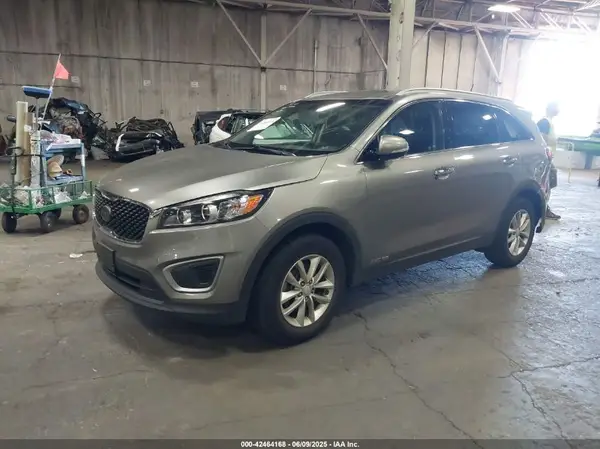 5XYPGDA57GG180397 2016 KIA SORENTO - Image 2