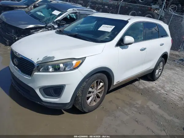 5XYPGDA57HG190851 2017 KIA SORENTO - Image 2