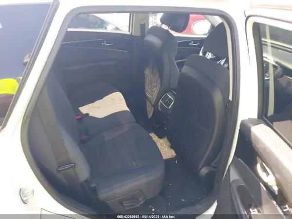 5XYPGDA57HG190851 2017 KIA SORENTO - Image 8