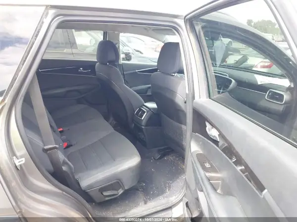 5XYPGDA57HG192468 2017 KIA SORENTO - Image 8