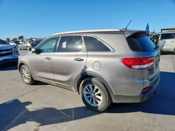 5XYPGDA57HG194091 2017 KIA SORENTO - Image 2