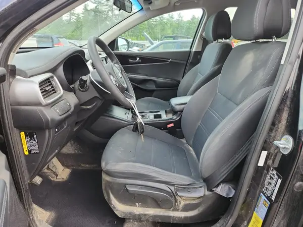 5XYPGDA57HG197640 2017 KIA SORENTO - Image 8
