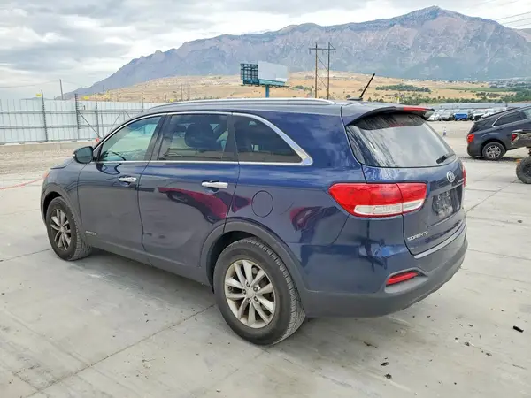 5XYPGDA57HG208250 2017 KIA SORENTO - Image 2