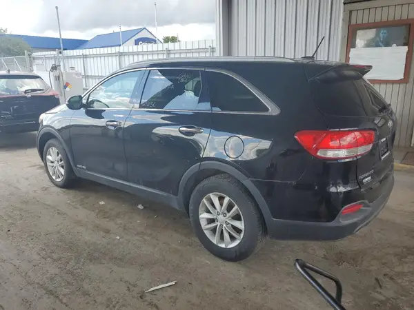 5XYPGDA57HG211150 2017 KIA SORENTO - Image 2